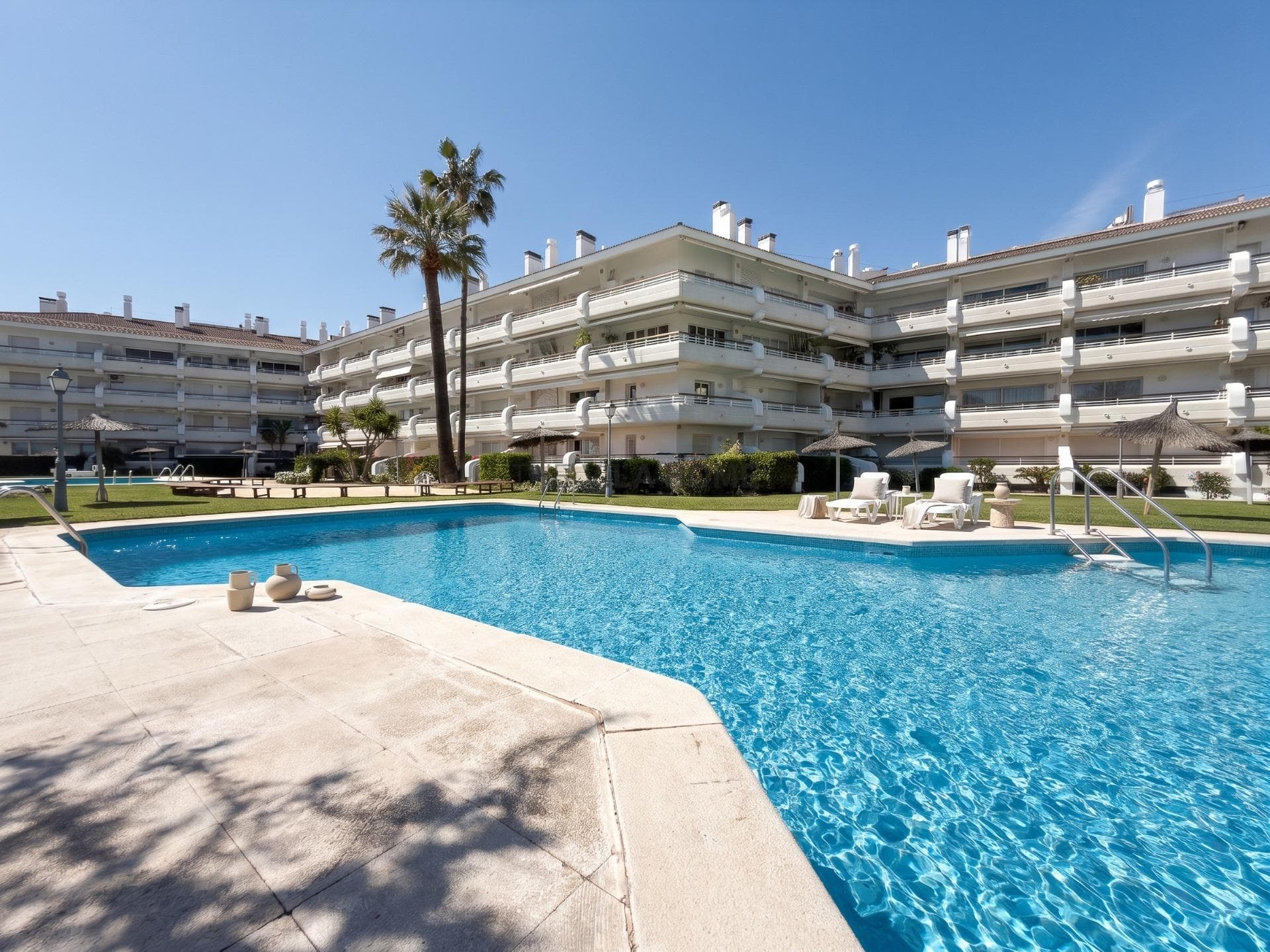piso en Vilanova i la Geltru — Piso primera linea de mar con piscina