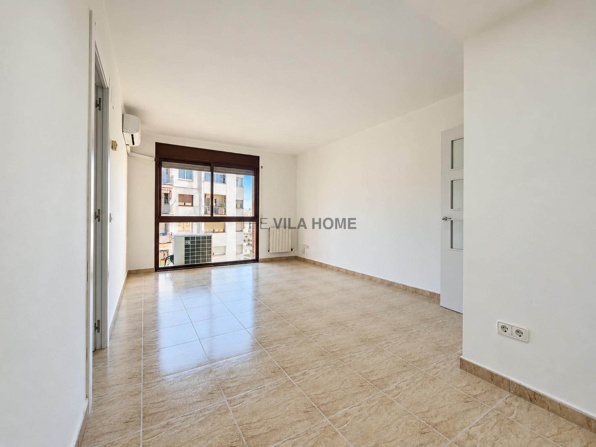 Piso de 3 habitaciones con parking en Vilanova i la Geltrú — foto 2